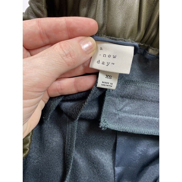 A New Day Target Faux Leather Pants Olive Green XS Pockets Elastic Waist Pull On - Picture 5 of 13